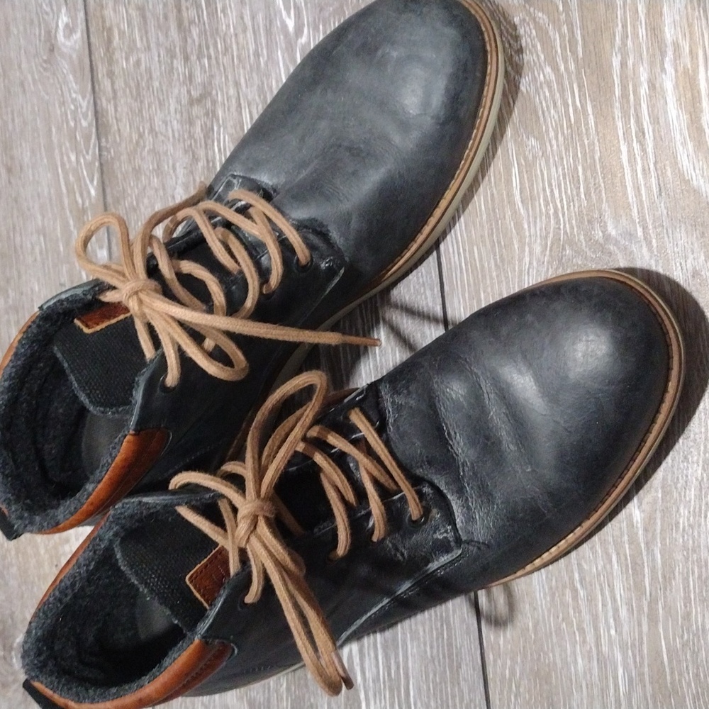 Bull Boxer black and brown leather chukka boots. Size 9
